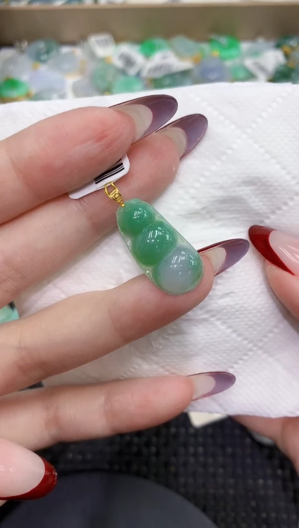 颈饰18K金镶嵌翡翠1111111111111