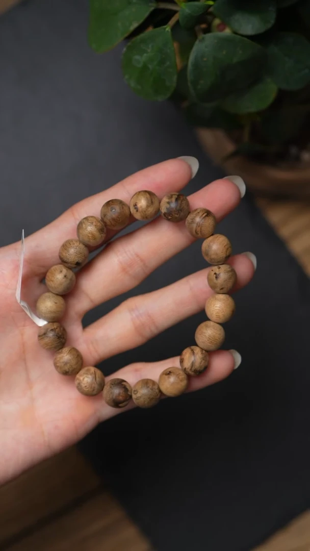 沉香手串L97-12 正区菩萨奇老料  11.3 10g