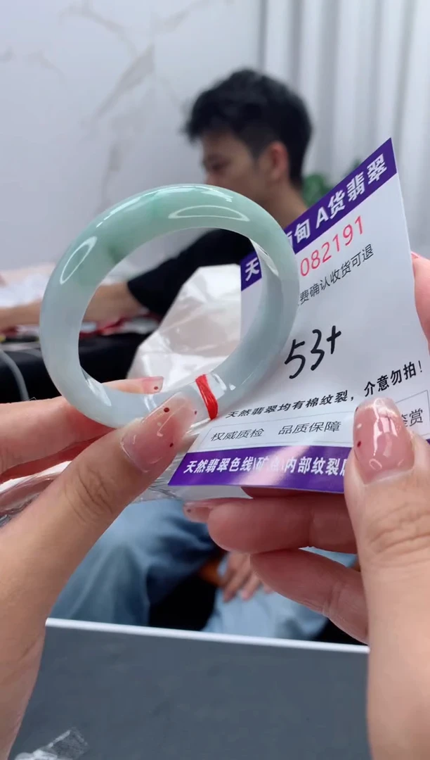 未镶嵌手镯翡翠有纹，完美者勿拍