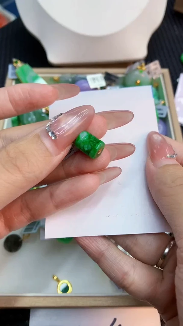 翡翠18K金镶嵌吊坠(不含链)1