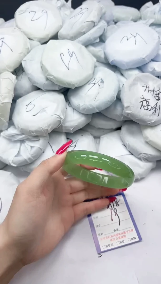 未镶嵌手镯石英质玉A18/6566