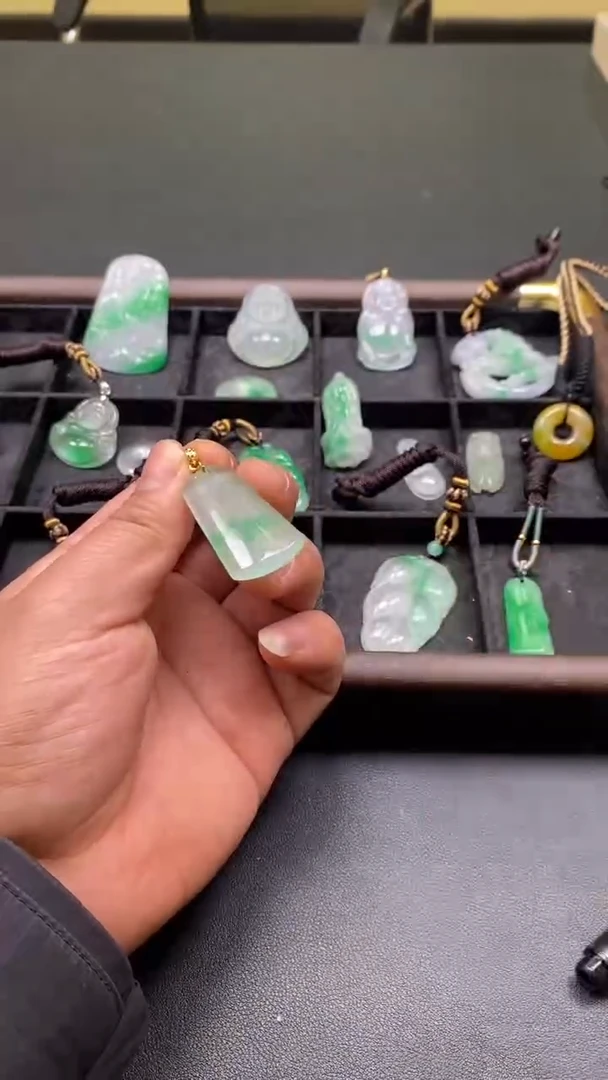 颈饰未镶嵌翡翠精美饰品一物一拍