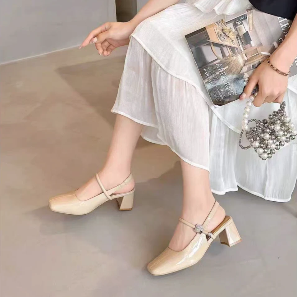 77682   新款法式气质百搭时尚粗跟包头凉鞋