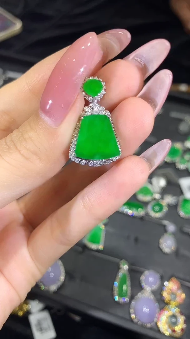 【闪购商品】翡翠吊坠(不含链)18K金镶嵌无事牌zyl