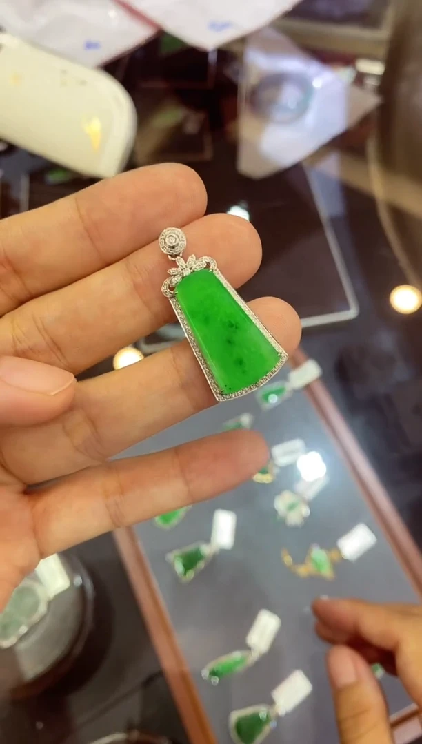 吊坠(不含链)18K金镶嵌翡翠无事牌多样性发其一@@CMT