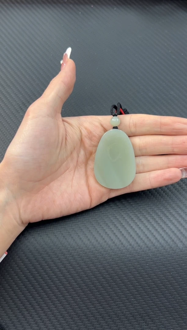 【闪购商品】和田玉吊坠(赠链)未镶嵌且末微色差近矿吊坠