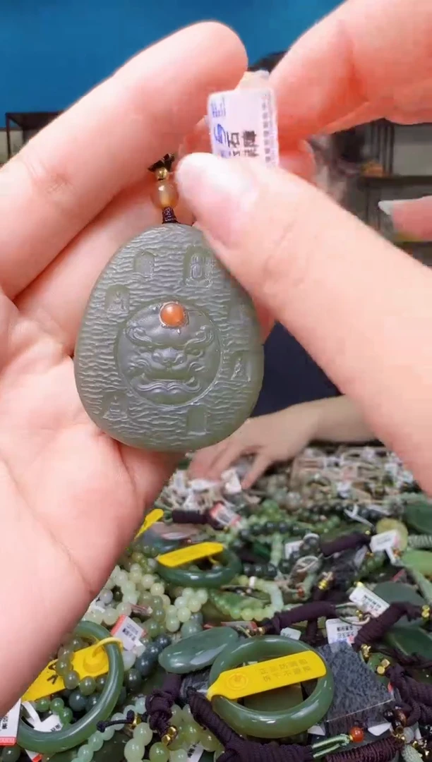 颈饰未镶嵌和田玉1