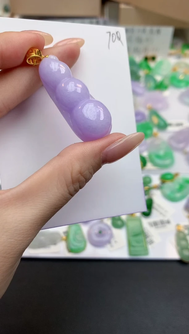 颈饰18K金镶嵌翡翠111111111