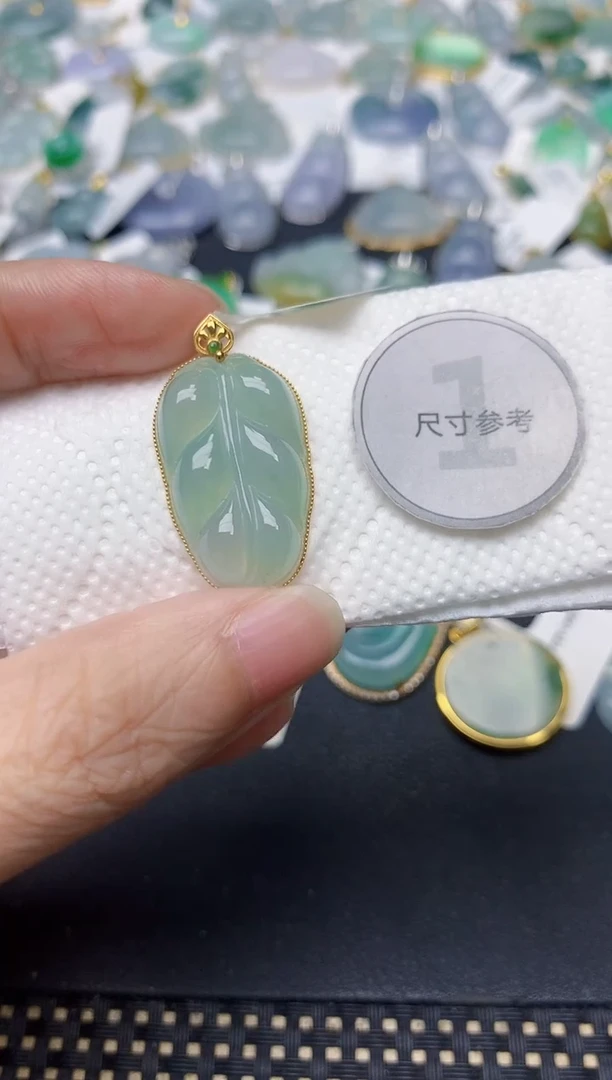 颈饰18K金镶嵌翡翠天然缅甸A货翡翠