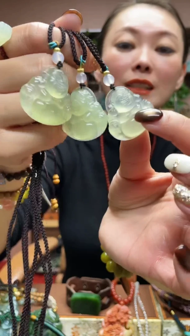 未镶嵌岫玉吊坠多样性发货发其中之一