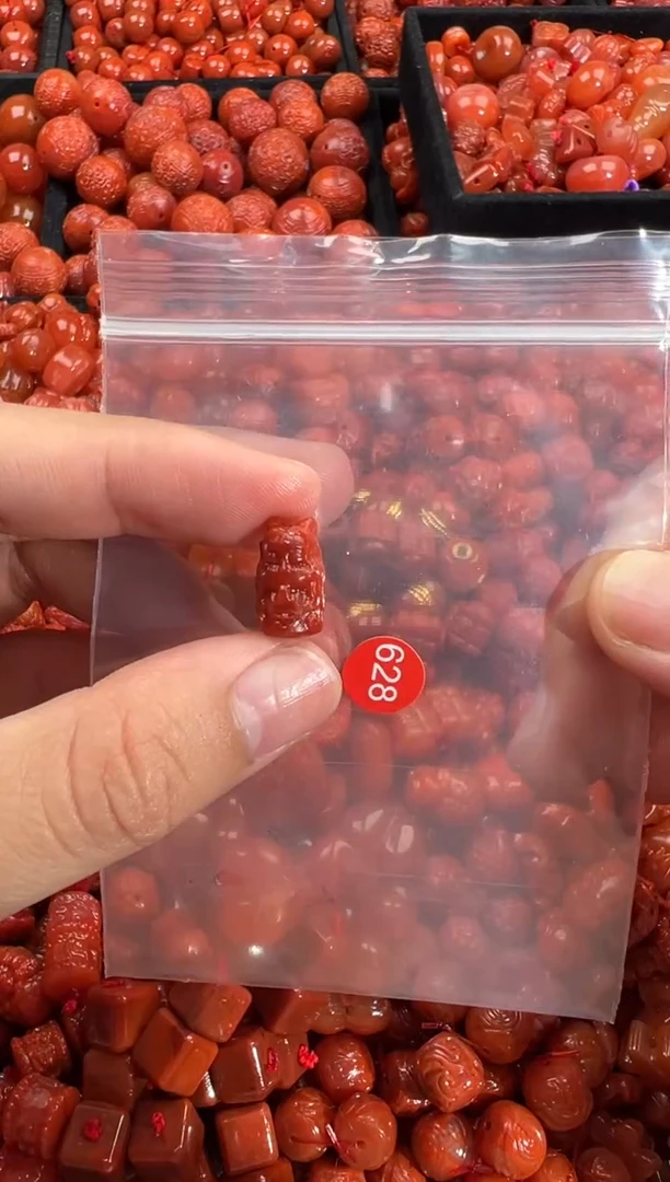 南红玛瑙未镶嵌颈饰1