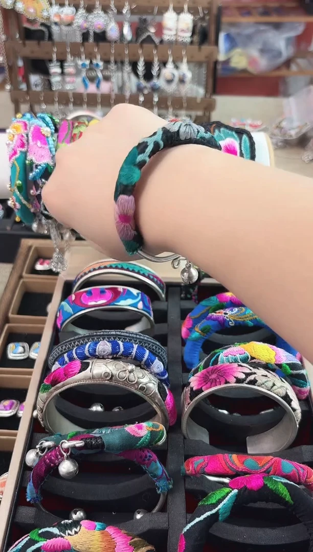 织绣艺枝独绣手工饰品88