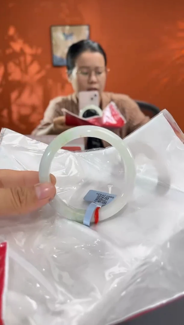 未镶嵌手镯翡翠翡翠手镯（微瑕）