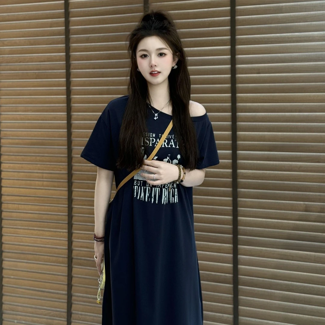 宿慕SUMU慵懒感连衣裙2025新款夏季斜肩短袖裙子胖MM显瘦连衣裙