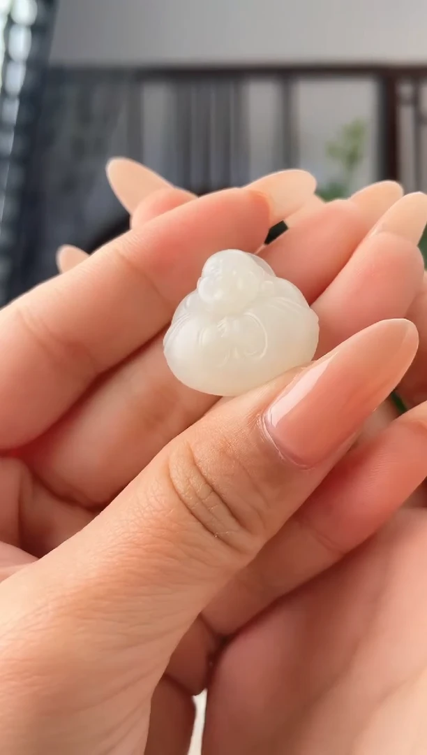 颈饰未镶嵌和田玉柔光抱抱佛 xp