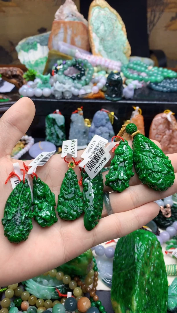 颈饰未镶嵌翡翠酒*爷天然缅甸翡翠A货