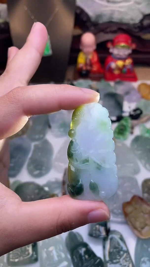 颈饰未镶嵌翡翠荷花鱼