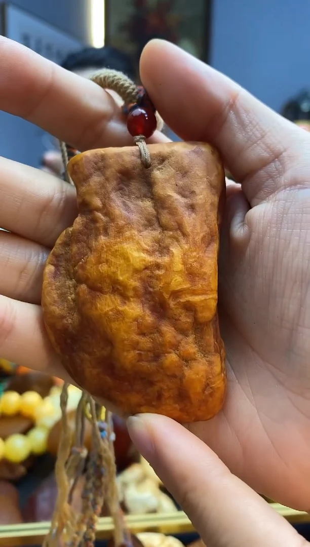 未镶嵌颈饰琥珀吊坠