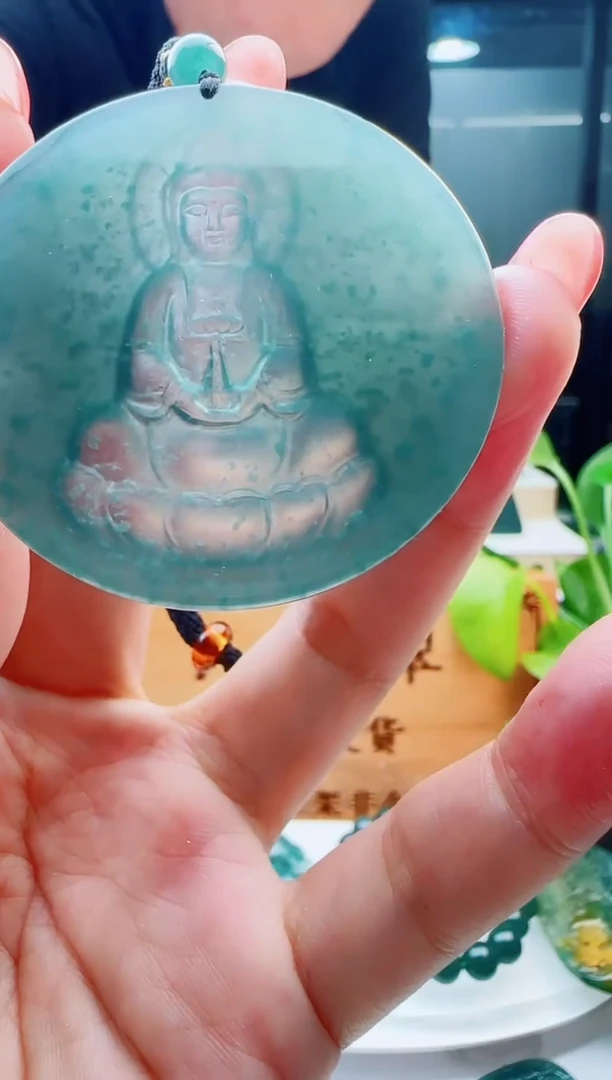 翡翠未镶嵌颈饰多样性发货其中一件