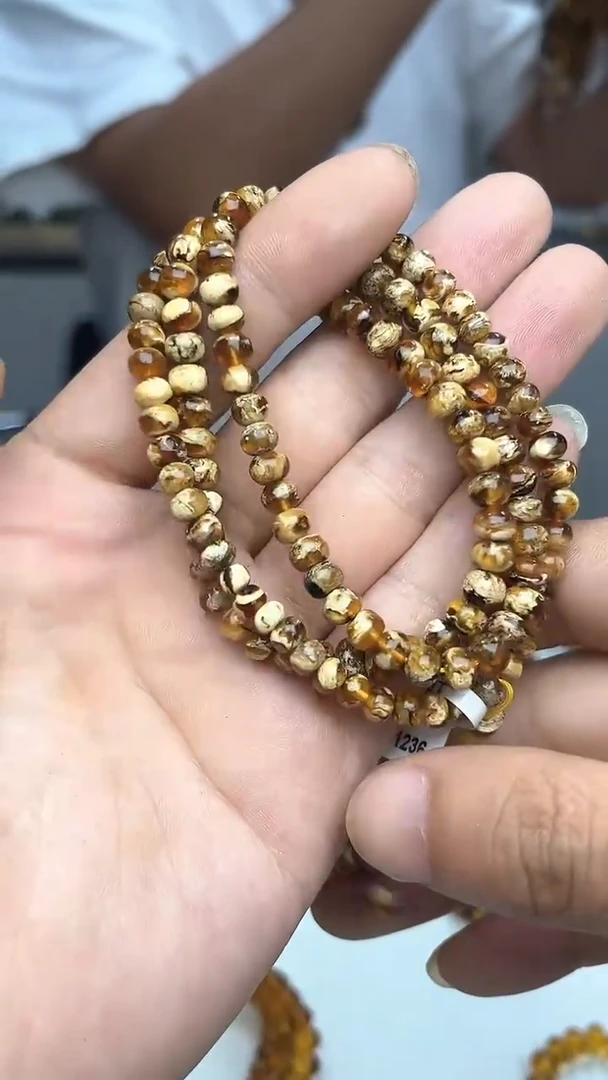 裸石琥珀未镶嵌抚顺琥珀5+溶洞多样性发其一