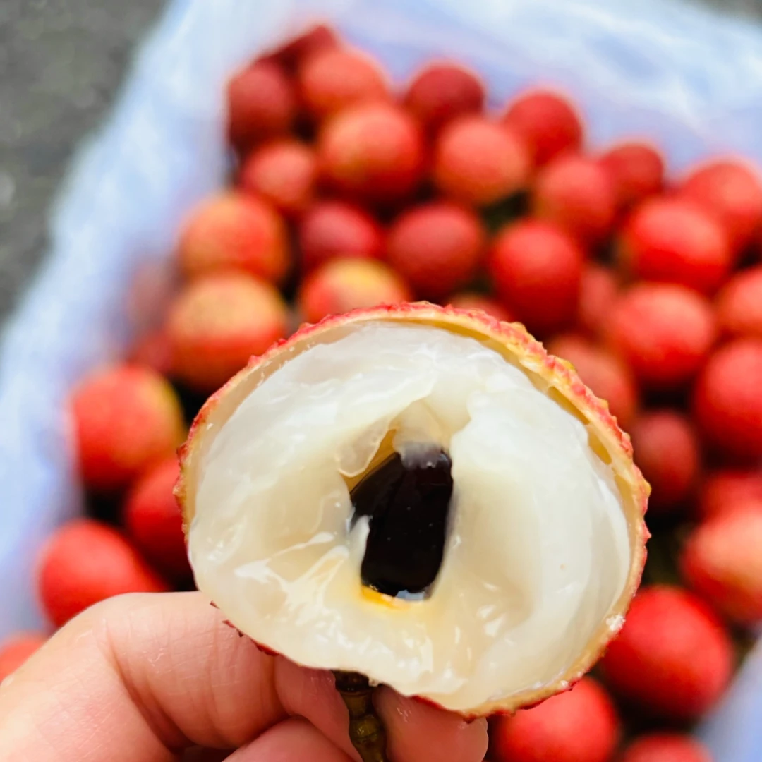 【鲜果速送】鸡嘴荔枝8元一斤一袋2斤左右荔枝同城送湖南省