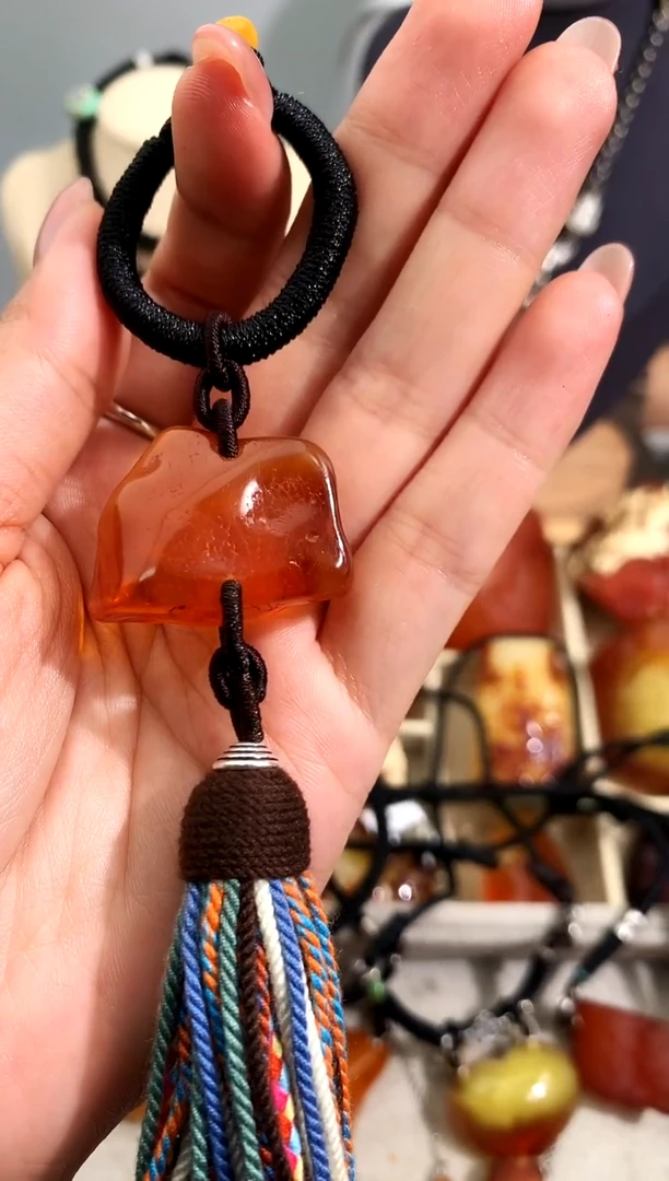 未镶嵌琥珀裸石似玉