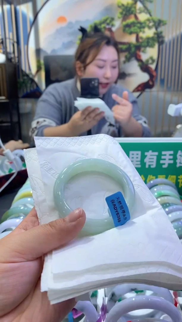 【闪购商品】翡翠手镯未镶嵌多人03787