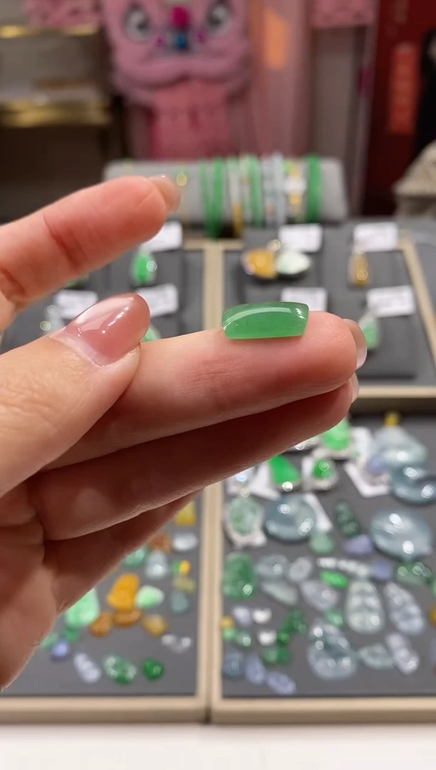 颈饰未镶嵌翡翠马鞍