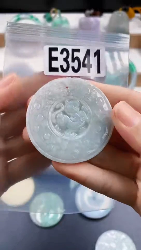 颈饰未镶嵌翡翠天然翡翠吊坠挂饰