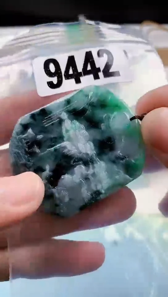 【闪购商品】翡翠挂件未镶嵌天然翡翠吊坠挂件