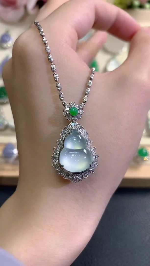 吊坠(不含链)18K金镶嵌翡翠秋日珠宝Q115