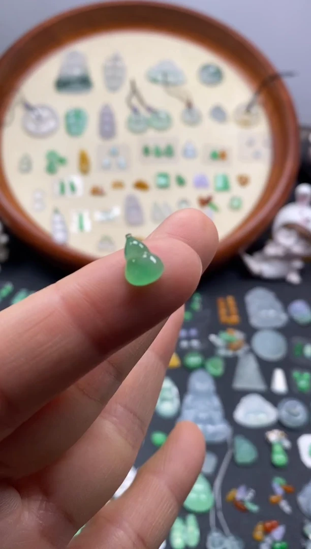 颈饰未镶嵌翡翠果緑葫芦/芬