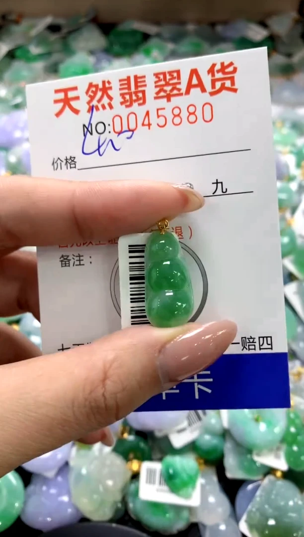 颈饰18K金镶嵌翡翠1111111111111111