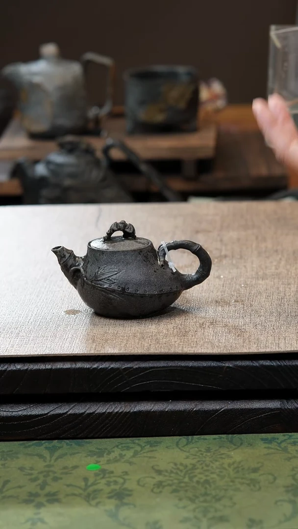 柯荣盛老师作品冰碛岩重工雕刻豹纹福竹壶