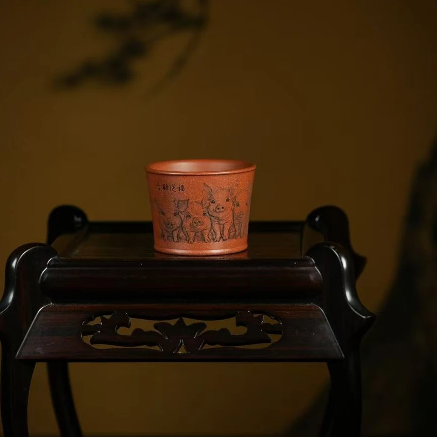 宜兴原矿紫砂降坡泥刻绘猪主人杯家用办公茶具