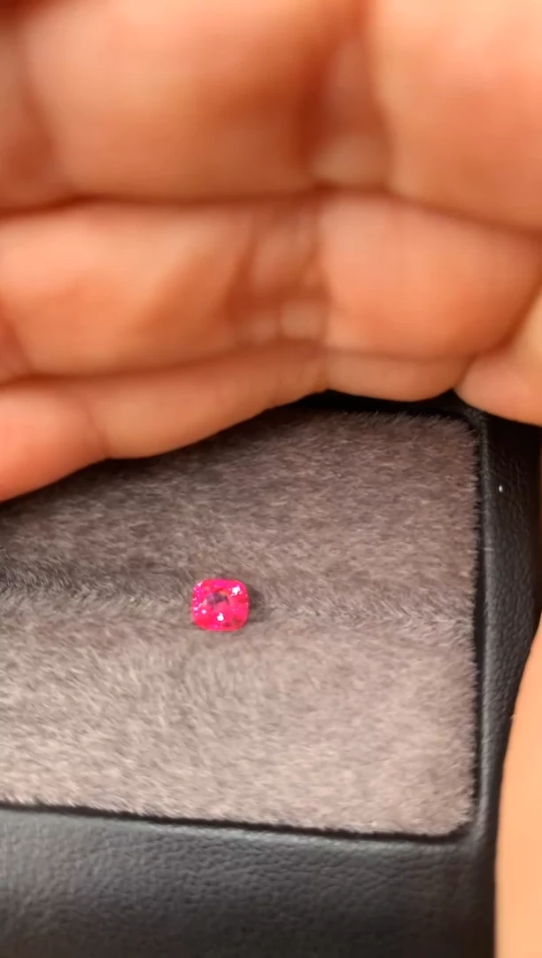 未镶嵌裸石定制尖晶石枕型 粉绝地 0.60ct