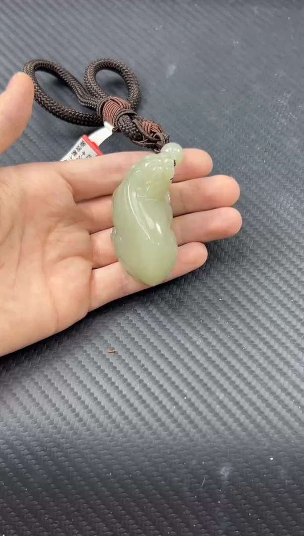 和田玉未镶嵌把件且末微色差近矿貔貅摆件