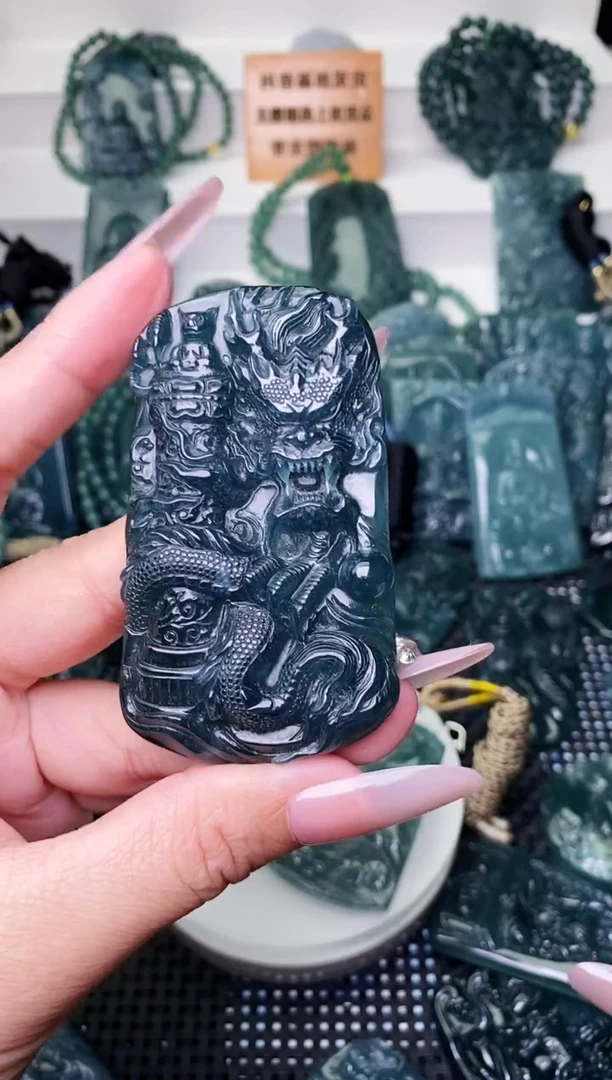 颈饰未镶嵌翡翠