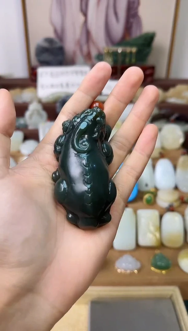 和田玉未镶嵌颈饰吊坠