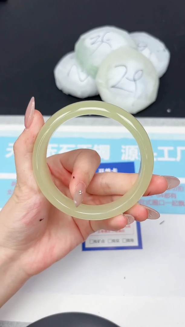 未镶嵌手镯石英质玉166-61