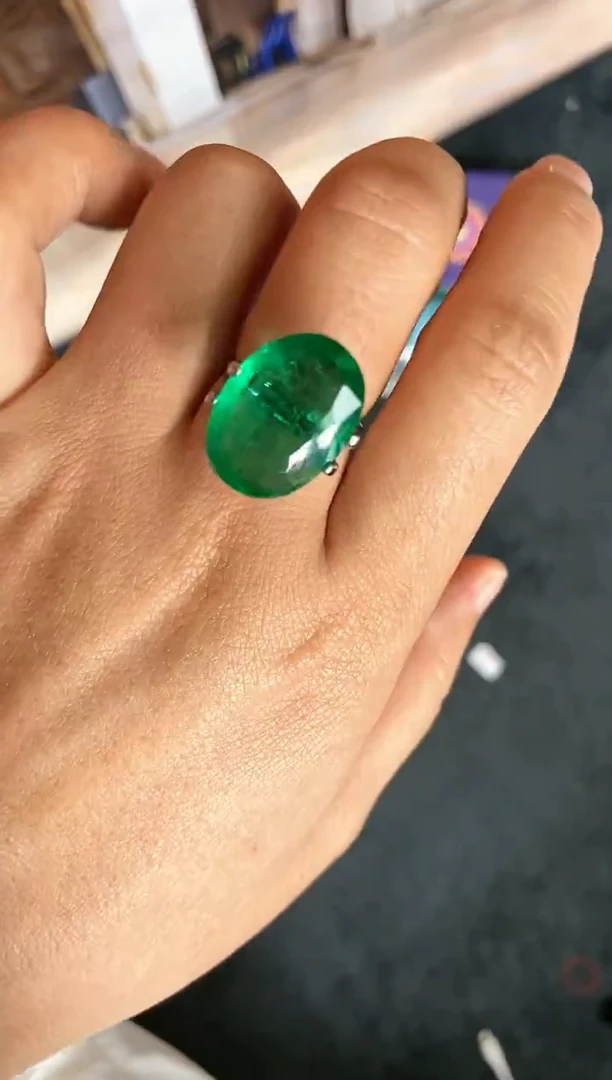 【闪购商品】定制祖母绿定制未镶嵌13.28克拉vvg玻璃体