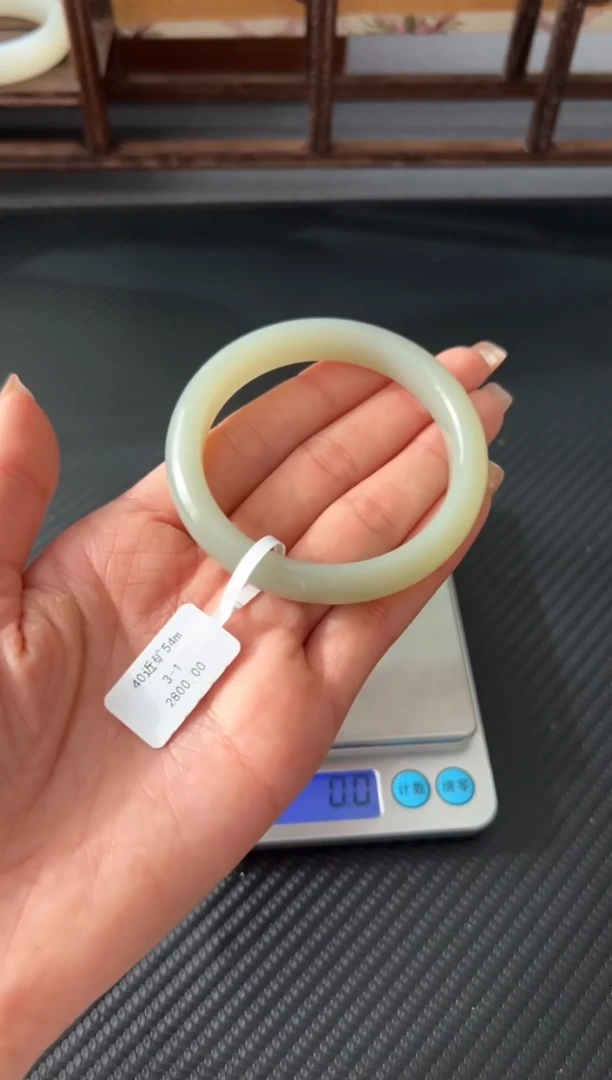 未镶嵌手镯和田玉且末微色差近矿54+m