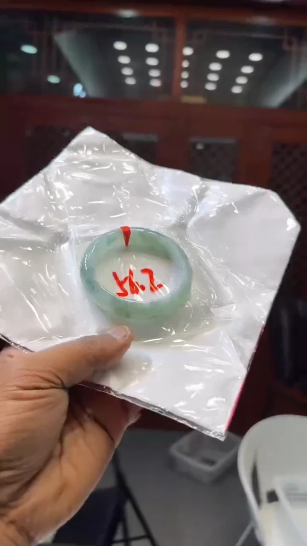 翡翠手镯未镶嵌手镯