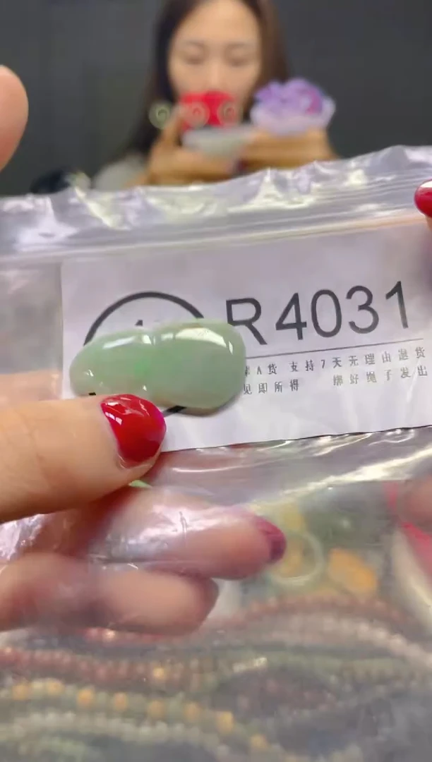 颈饰未镶嵌翡翠/R/翡翠A货，一件也是批发价
