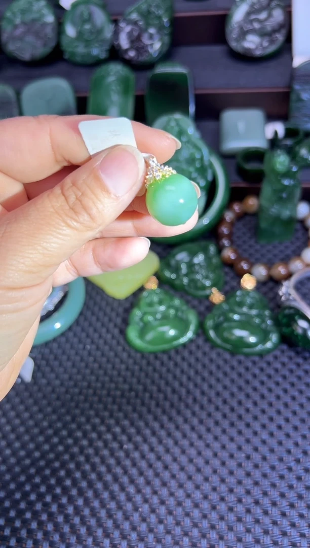 【闪购商品】和田玉颈饰18K金镶嵌单珠吊坠