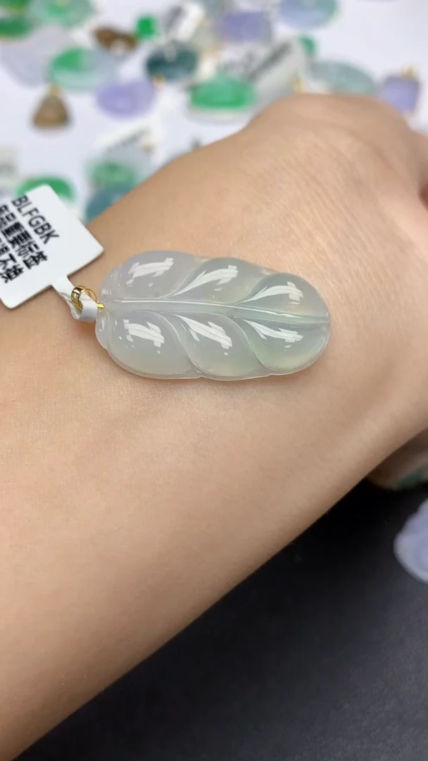 翡翠18K金镶嵌颈饰天然缅甸a货翡翠百元以上9元证书费自理
