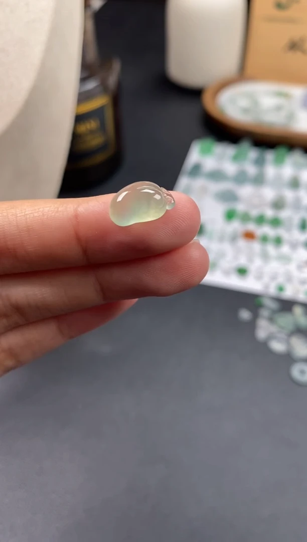 翡翠未镶嵌颈饰翡翠冰种福瓜