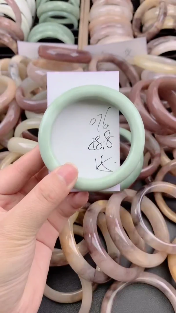 未镶嵌手镯石英质玉076