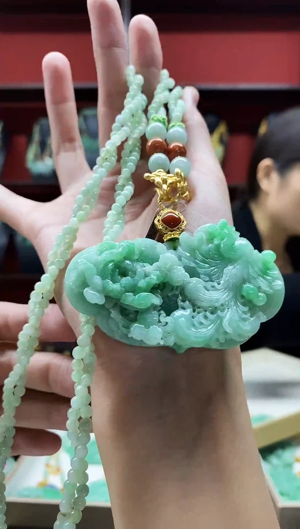 颈饰未镶嵌翡翠吊坠