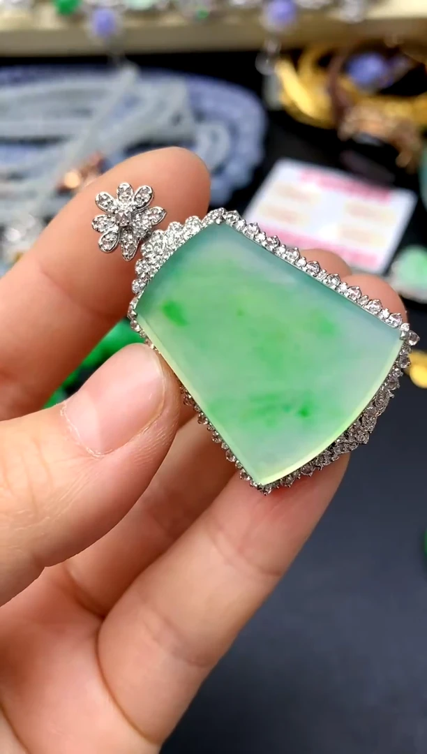 颈饰18K金镶嵌翡翠410-中国好珍宝